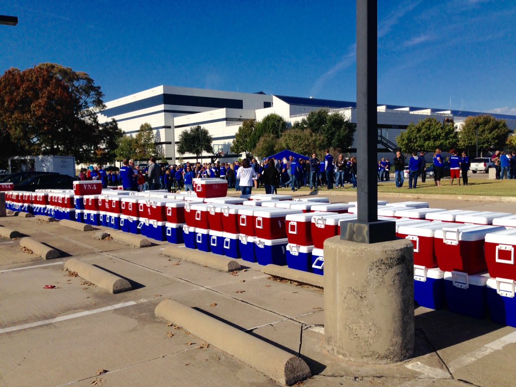 sassbo's tweet image. Meals on Wheels blitz day @SouthwestAir style! #swamit