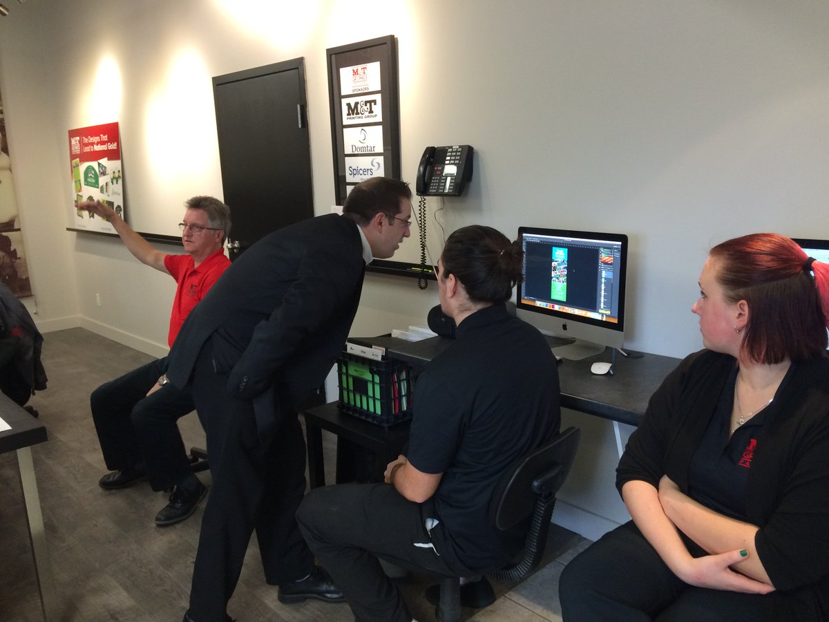 MTGraphicsFact's tweet photo. Great visit from City of Guelph Mayor @CamGuthrie  yesterday. Encouraged our students to continue their hard work! https://t.co/EWUocztUCk