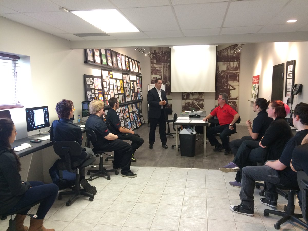 MTGraphicsFact's tweet photo. Great visit from City of Guelph Mayor @CamGuthrie  yesterday. Encouraged our students to continue their hard work! https://t.co/EWUocztUCk