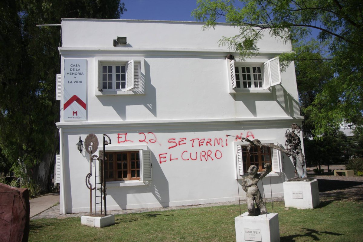 Sabbatella's tweet photo. Expresamos nuestro más profundo repudio a este acto de violencia contra la Casa de la Memoria ex #MansiónSeré https://t.co/U0zJcH9L0o