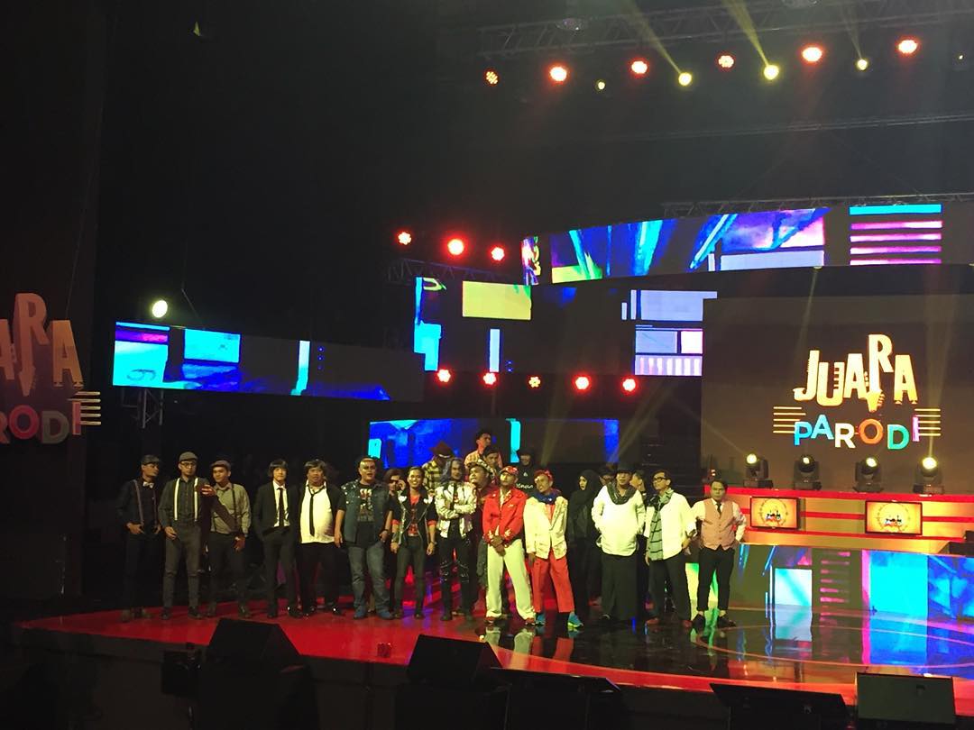 juaraparodi's tweet photo. Selesai dah persembahan kesemua peserta malam ini. Kumpulan manakah yang akan menjadi juara minggu ini? #JuaraParodi https://t.co/SLiRUuCMWc