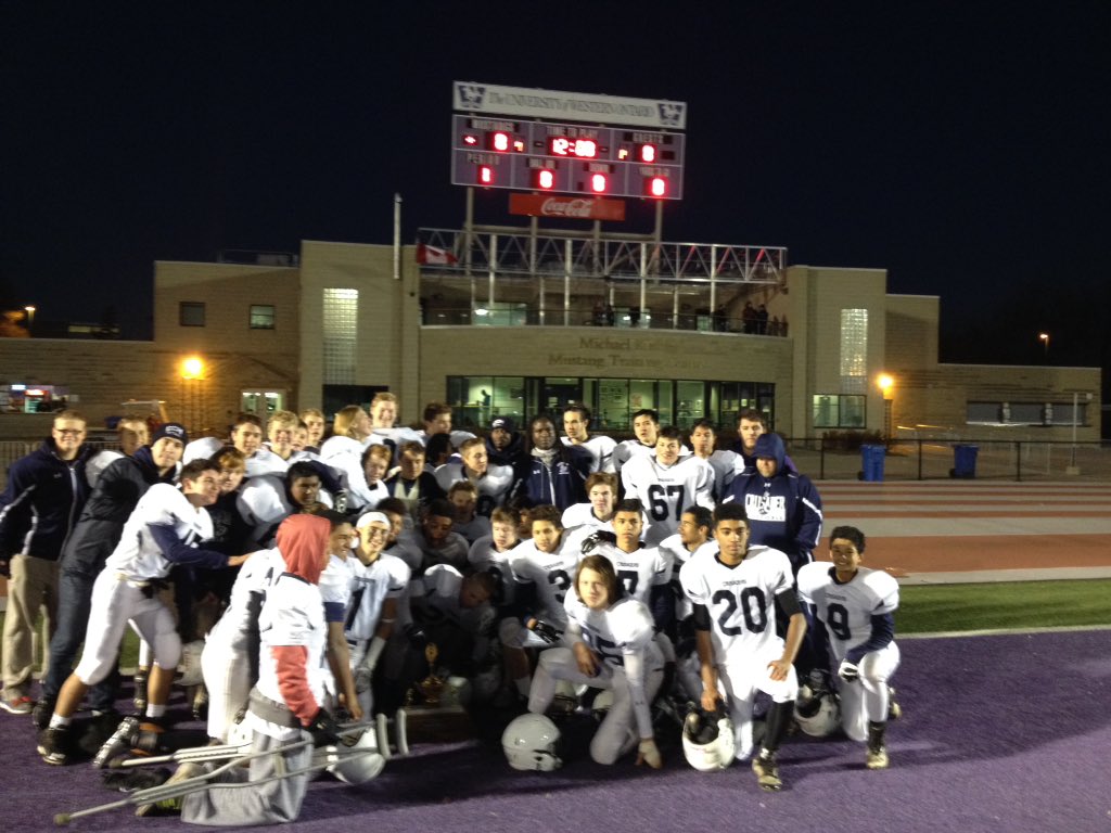 CCHFOOTBALLALUM's tweet photo. LDA junior champs! 2015-2016
#cchpride #blue&white https://t.co/dIMaCNKvxA