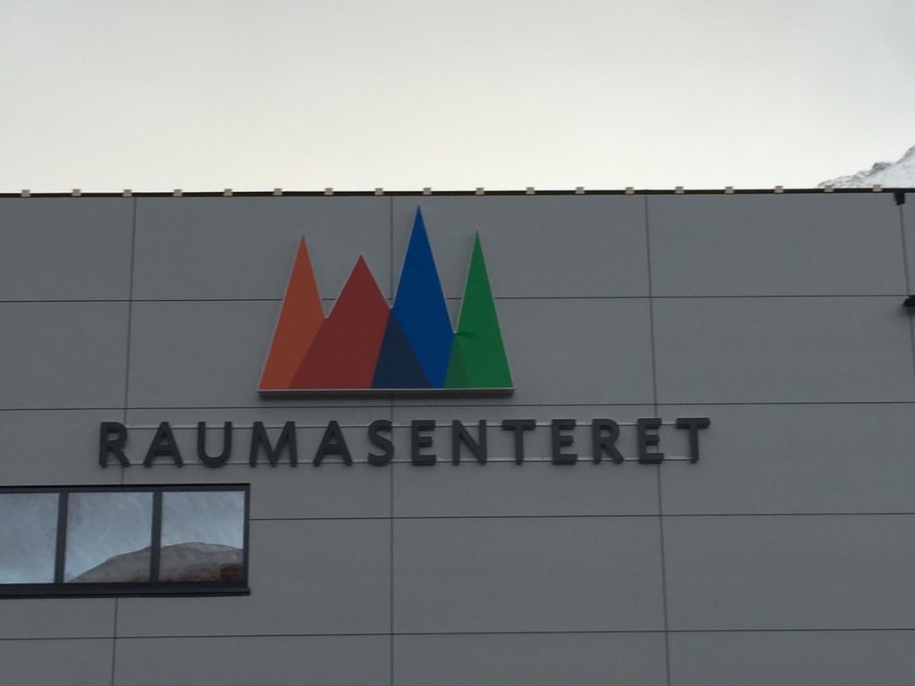 anneliserabben's tweet photo. Nyåpnet kjøpesenter får Haptiles taktil merking. #juleshopping https://t.co/hu4TT7J845