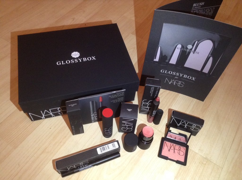 amy__green_'s tweet photo. Yay! My Nars Glossybox just arrived. The mini blush is so cute β€οΈ #GLOSSYNARS @GlossyboxUK https://t.co/LsFyGUJ0sb