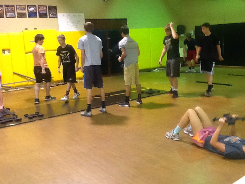 kevinsteinfb's tweet image. Fitness Friday in ST. 2 Rounds of Crossfit. #GoodClass #StayInTheLift #Concentrate #NWHS