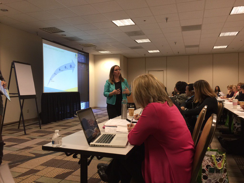 creatinglift's tweet photo. Stdg room only! @BrandMirror shows VA #WomenInBusiness how2 Rock on @LinkedIn @vawomenbizcon by @jpeventsva #VWBC https://t.co/nTM30ApDOu