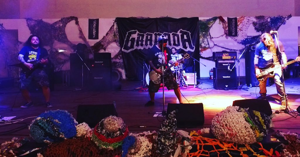 Tocando con <a href="/GranadaMetal/">Granada Oficial</a> en la convención para relajar un poco el rol de organizador!