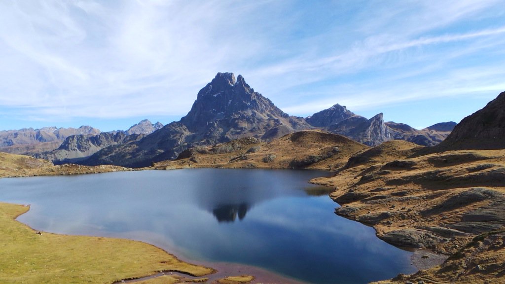corinne_crabe's tweet photo. Ça fait rêver ! Bientôt la neige ! #ossau #lacs #ayous #pyrenees #rando https://t.co/caobWnHlrY