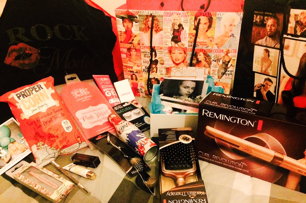 naomirebecca286's tweet image. Can&apos;t believe all the treats I came away with from the #CosmoBlogAwards last night! 😍🙏🏼