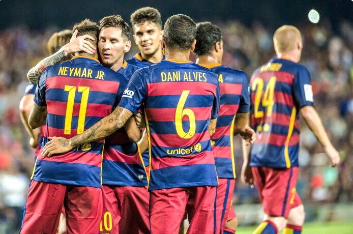 ActuFoot_'s tweet photo. RT si vous êtes de la Team #FCB face au Real Madrid ! #Clasico https://t.co/dPndwMpmf3