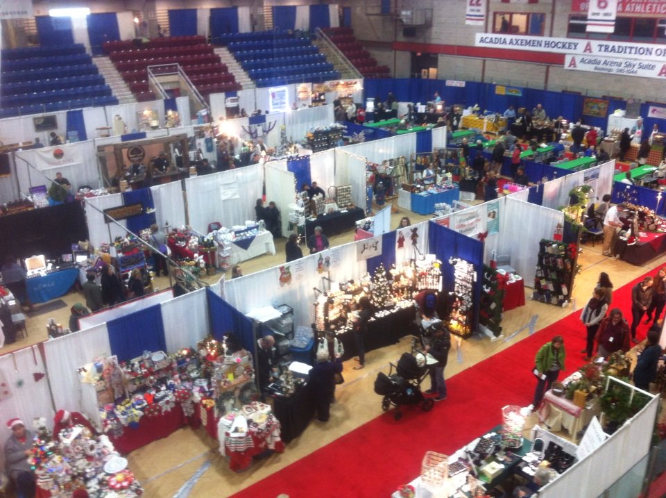 IanMorrison_GM's tweet image. Day 1 of ASU Christmas Craft Expo.   Lots of visitors to see the great exhibits! #acadiacraftexpo #acadiau
