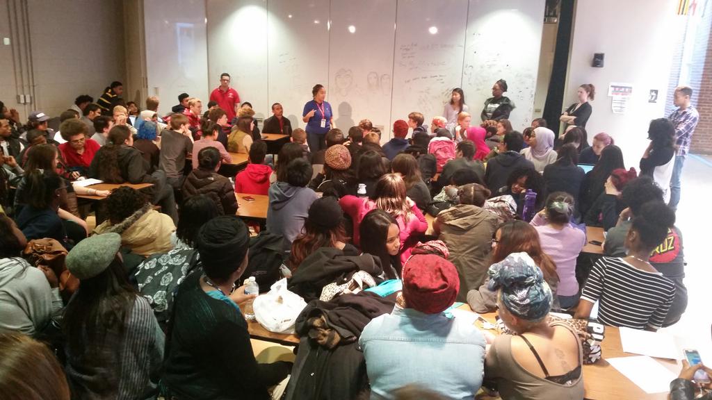 MrSmithDCCAP's tweet photo. Representatives from @OSSEDC speak to @DC_CAP/@dcpublicschools seniors at School W/O Walls SHS about the @DC_TAG! https://t.co/1ITv3vHwDU