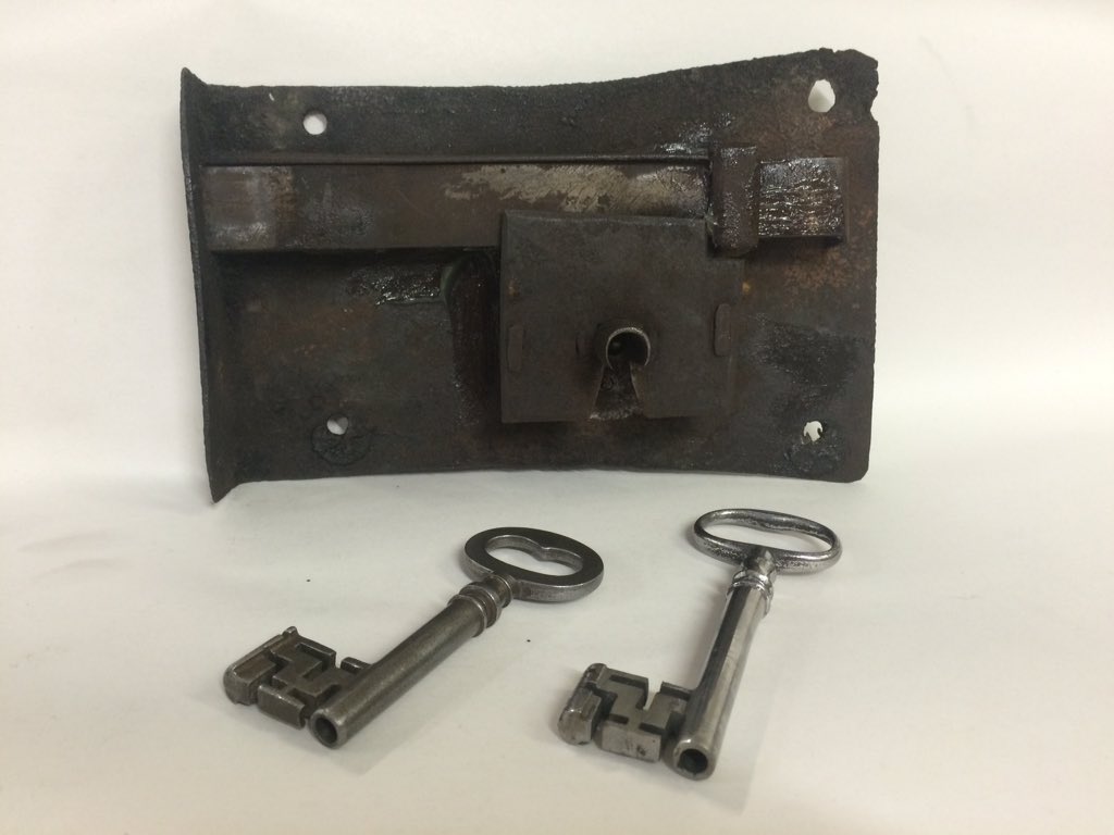 MBL_AI's tweet image. Just finished some Lovely hand cut bridge warded keys to a early 17th latch from Wadham College Oxford