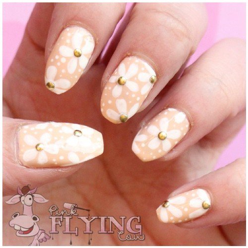 This nail art really stands out