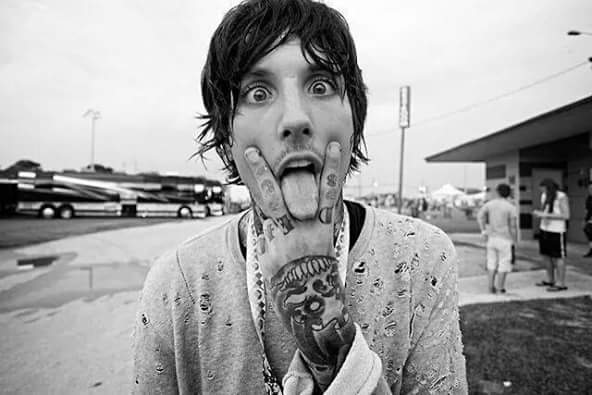 Happy 
Birthday
Oliver 
Sykes!!!!! 