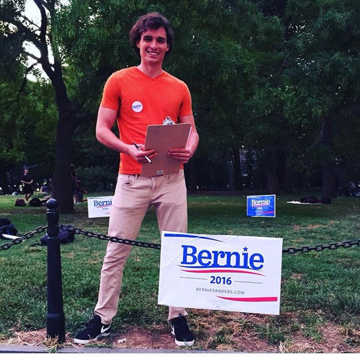 menwhobern's tweet photo. Why yes, I do have a minute to talk about Bernie Sanders. https://t.co/rq2EUwt2fU