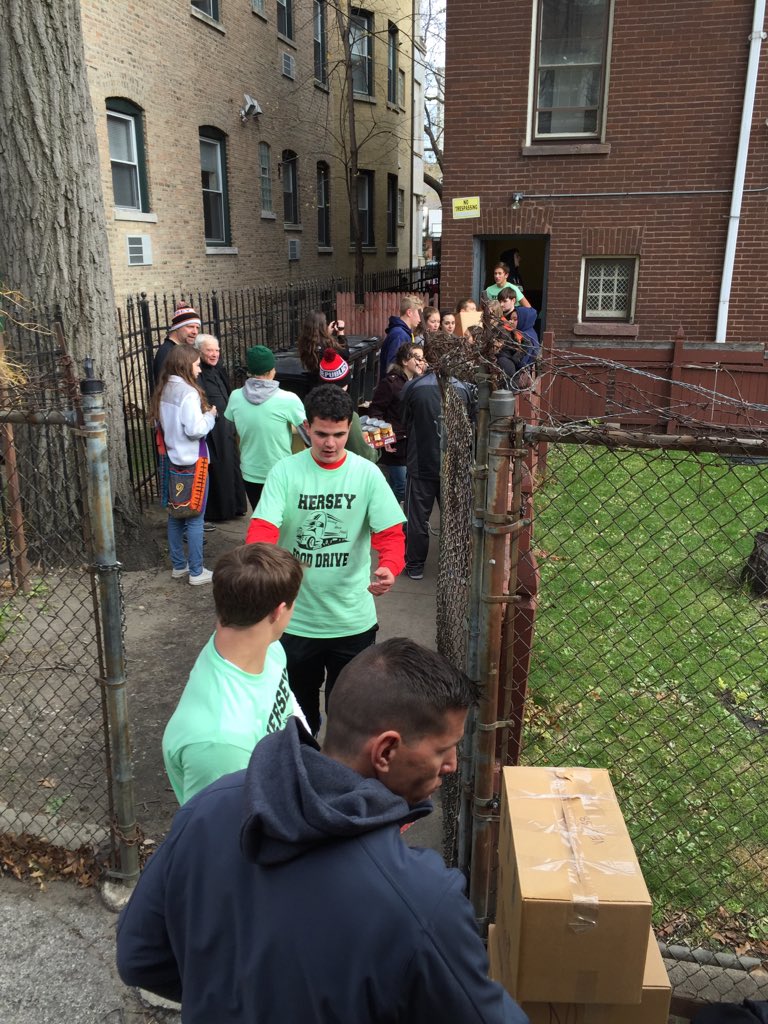 HerseyHuskies's tweet photo. Loading the pantry at St. Augustine Center for native Americans in Chicago. #fooddrive15 https://t.co/dpkUN0vI8n