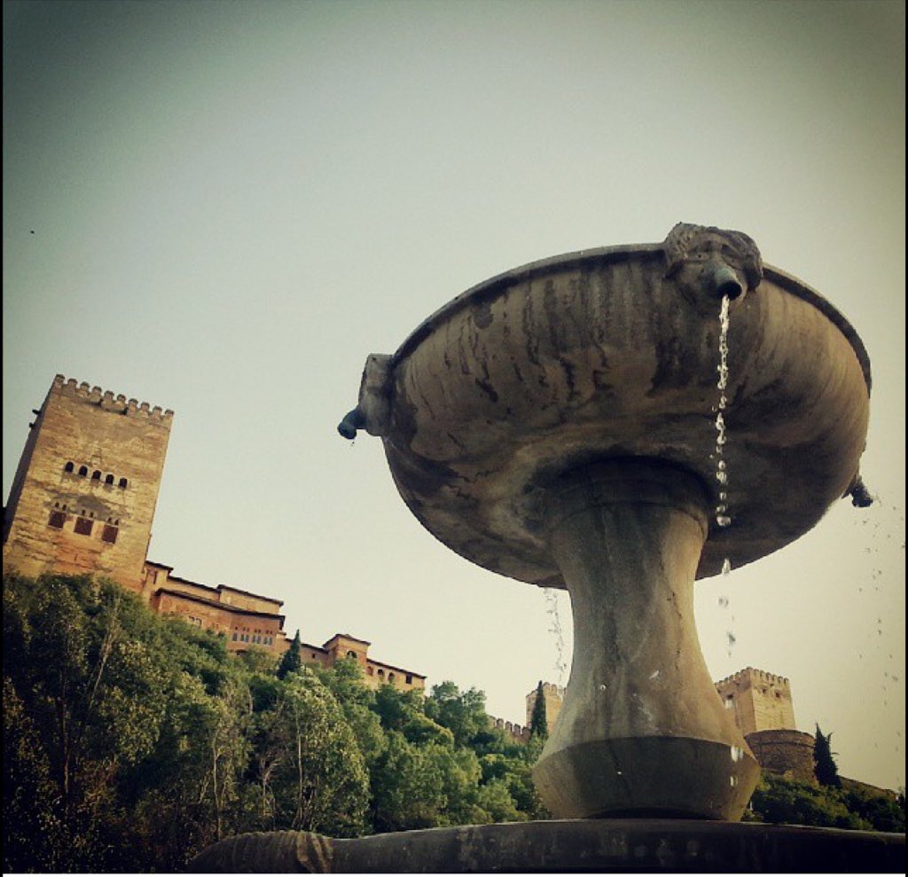 ciudad_granada_'s tweet photo. @🔴Plaza nueva🔴Paseo de los Tristes #Granafa Foto: Edlweiss #VistasAlhambra #Granada_Ciudad @viveandalucia @spain https://t.co/5sJxnSgKDA