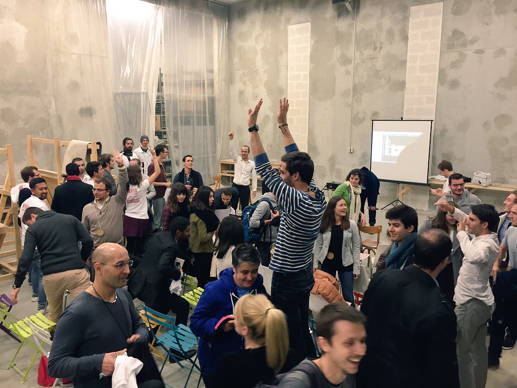 swlyon's tweet photo. Le #swlyon est officiellement lancé avec @TheDamfr @Y0UFACT0RY #GSB2015 #icebreakinggame #keurkeur https://t.co/KkDweCk7dq