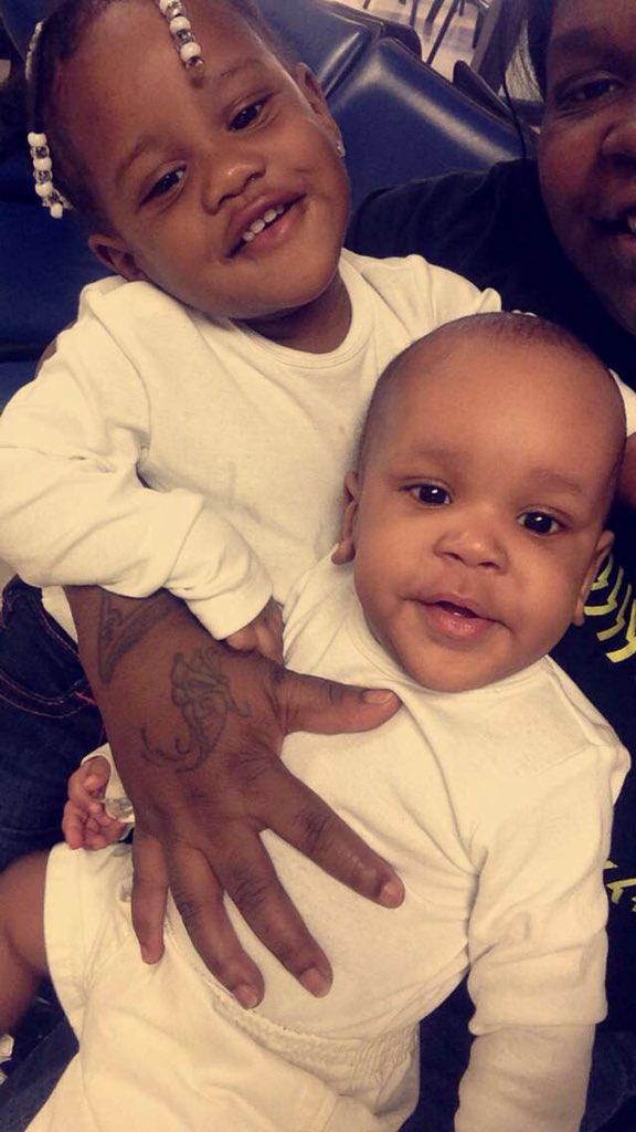 ItsCoCoLilBitch's tweet photo. I got two👧🏽 people👶🏽 who depends on me I'll never let yall down and that's my word‼️💯✊🏾💜💚😁😍😘 https://t.co/Hq1R2gx6LT