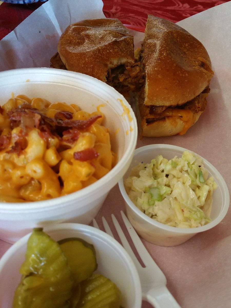 TheLexLife's tweet image. A great local Friday lunch @DadsFavs .Its BBQ Friday!