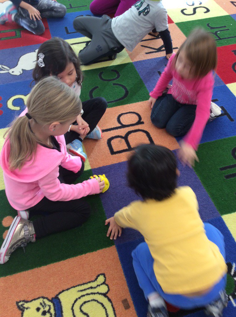 PV_Kindergarten's tweet image. Have you met Bee-Bot? #KidsCanCode #KindersCanCode