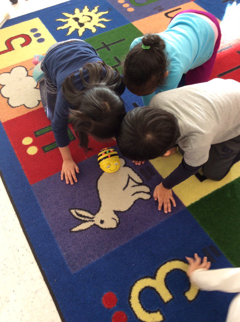 PV_Kindergarten's tweet image. Have you met Bee-Bot? #KidsCanCode #KindersCanCode