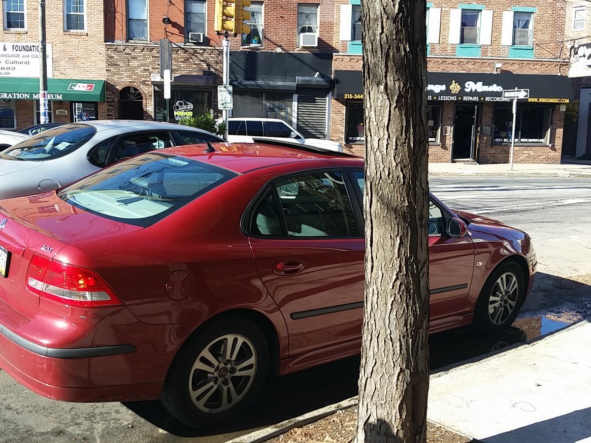 Fishtownbanana's tweet photo. Some idiot, ahem, me, locked herself out of the car again. Trapped in east passyunk. https://t.co/PUTMNpgXre