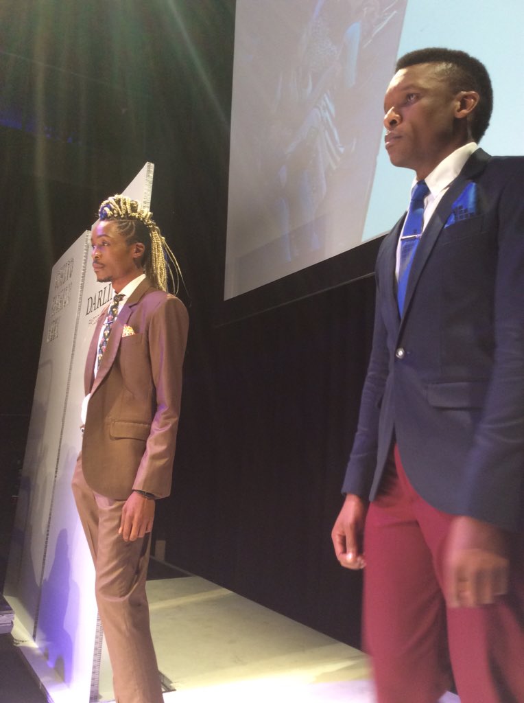 Drumstokvel's tweet photo. @DarlingHairSA @SowetoFashion Hair on fleek, clothes on steroids 👊🏿✊🏿😍 #SFWSS16 https://t.co/O69l4bldDW