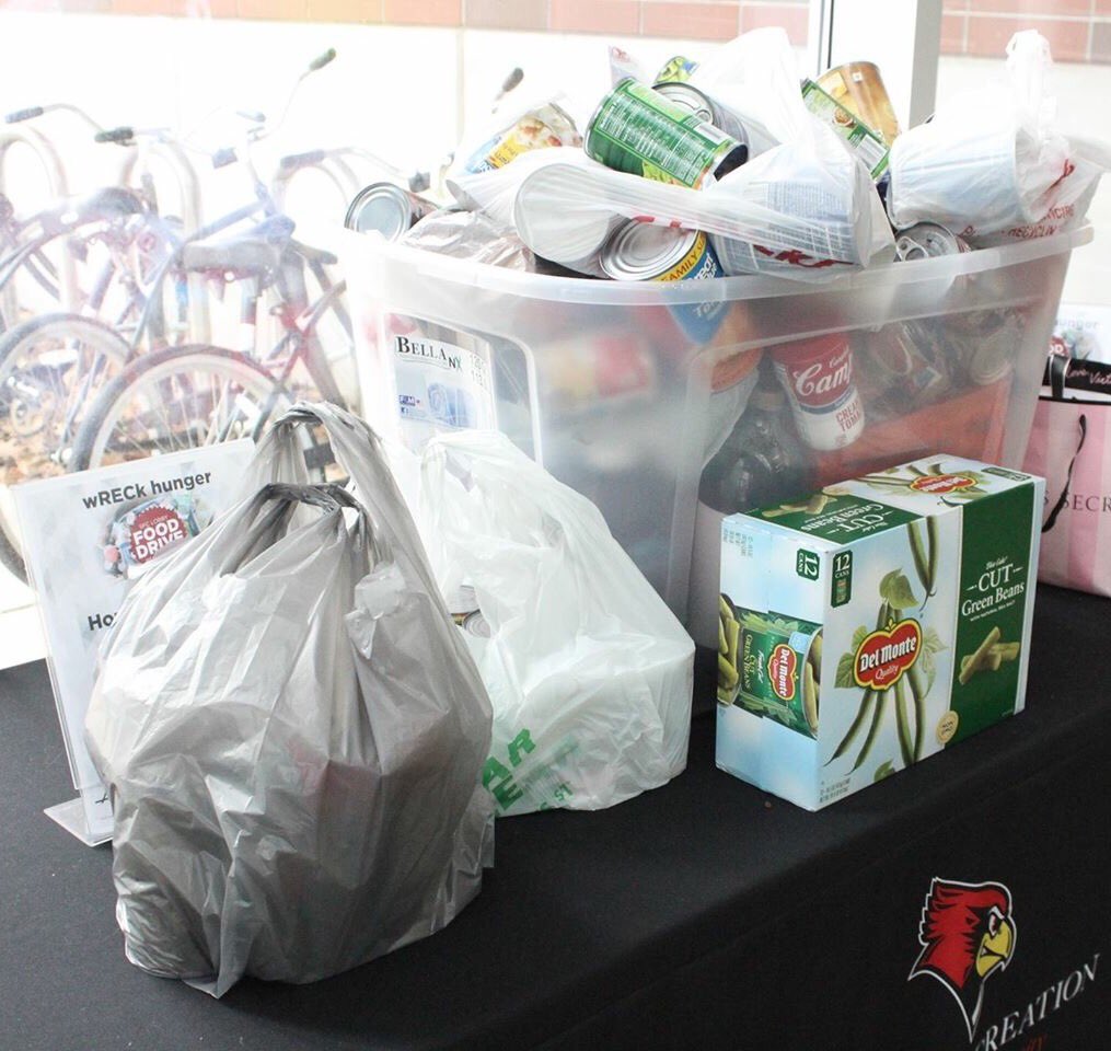 Redbird_Rec's tweet photo. Thank you to the students of @IllinoisStateU for helping us collect 485 non-perishable food items! #wRECkhunger https://t.co/B4TJSrSFxX