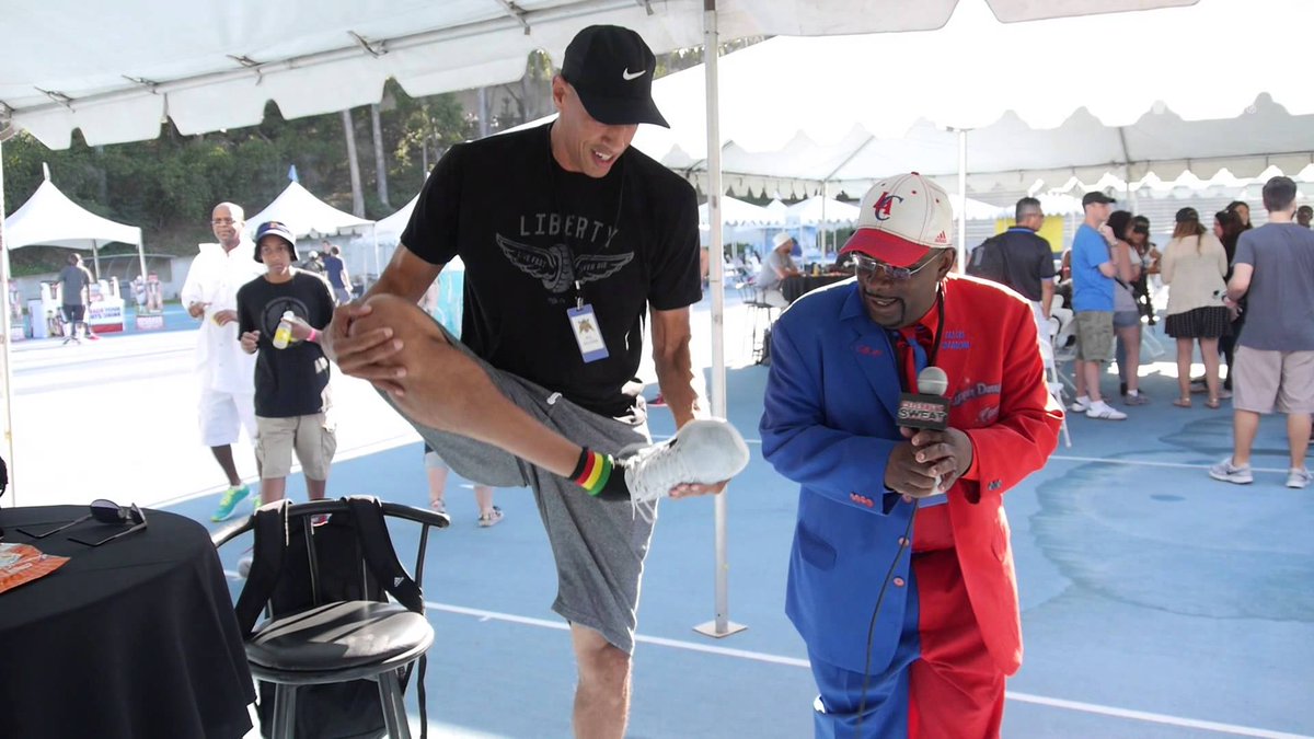 CelebritySweat1's tweet photo. CelebFitTip - NBA Alum Doug Christie & @clipperdarrell talk staying healthy and fit. #dougc https://t.co/cnUfYLx3LK https://t.co/pnY6GH5ATA