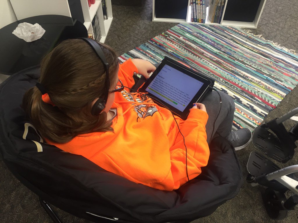 MrsLucabaughPE's tweet photo. 8th graders picked their own books to read...they love listening &amp; follow along with the text! #BHMSROCKS #read2go https://t.co/vjpP9W4H4i