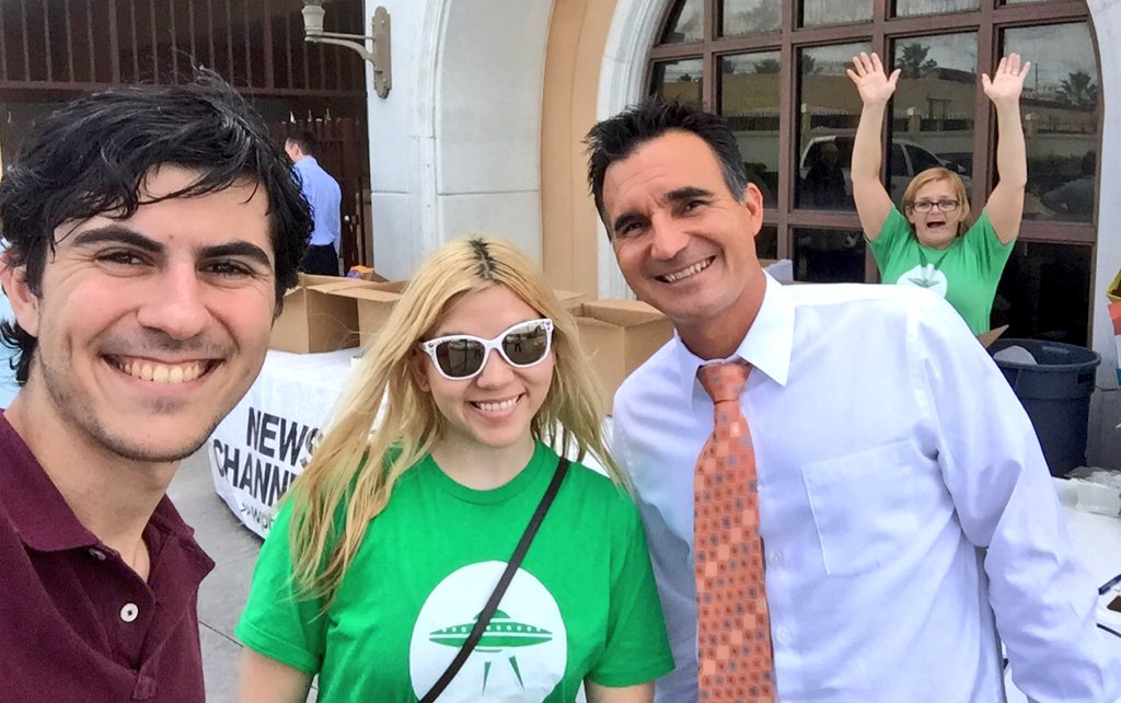JosephRRusso's tweet photo. DONATE TODAY: The @Shipt Team & @SurfnWeatherman are helping the 2015 @WPTV Food Drive! #ilovewpb #ShiptGiving https://t.co/QNNFvdgpeA