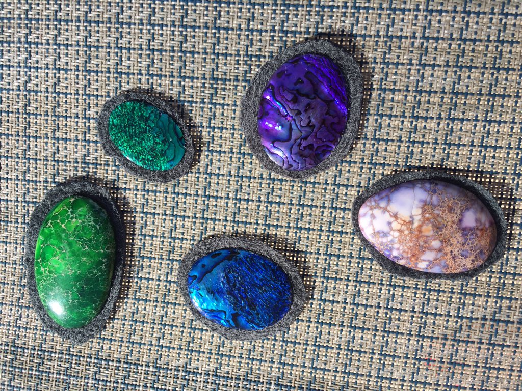 pinebaskets's tweet image. Gemstone and Shell centers for #Pineneedlebaskets #melissaabbottdesigns #merrittisland #florida #lovefl #pineneedles