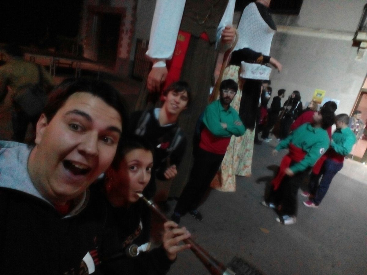 A la cercavila d'avui tot va del revés! Endevineu per què?;) #fmsantcliment