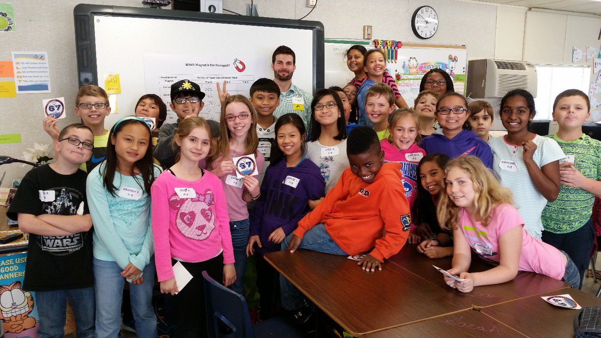NancyLaria's tweet photo. A visiting engineer during our STEM day! @Centervillevb https://t.co/gdRCvQlwtT