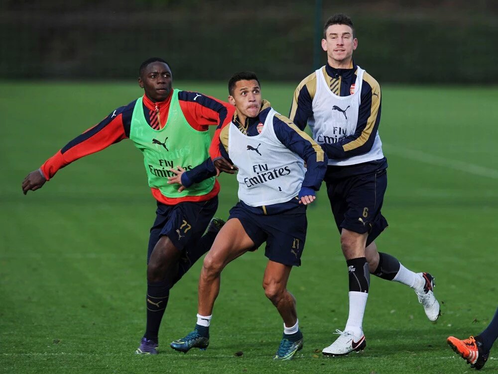 AIS_SMG's tweet photo. It's Matchday !!!
Ayooo yang Semangaattt !!!💪💪💪👊👊
#ArsenalDay #COYG #Train #GunnerSpirit https://t.co/ONktljcD2y