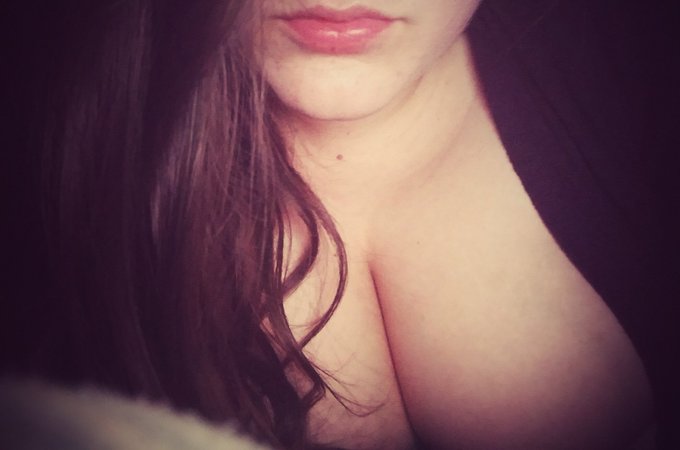 Headed to bed. Night lovers. 😘 https://t.co/22ynVVXhFy