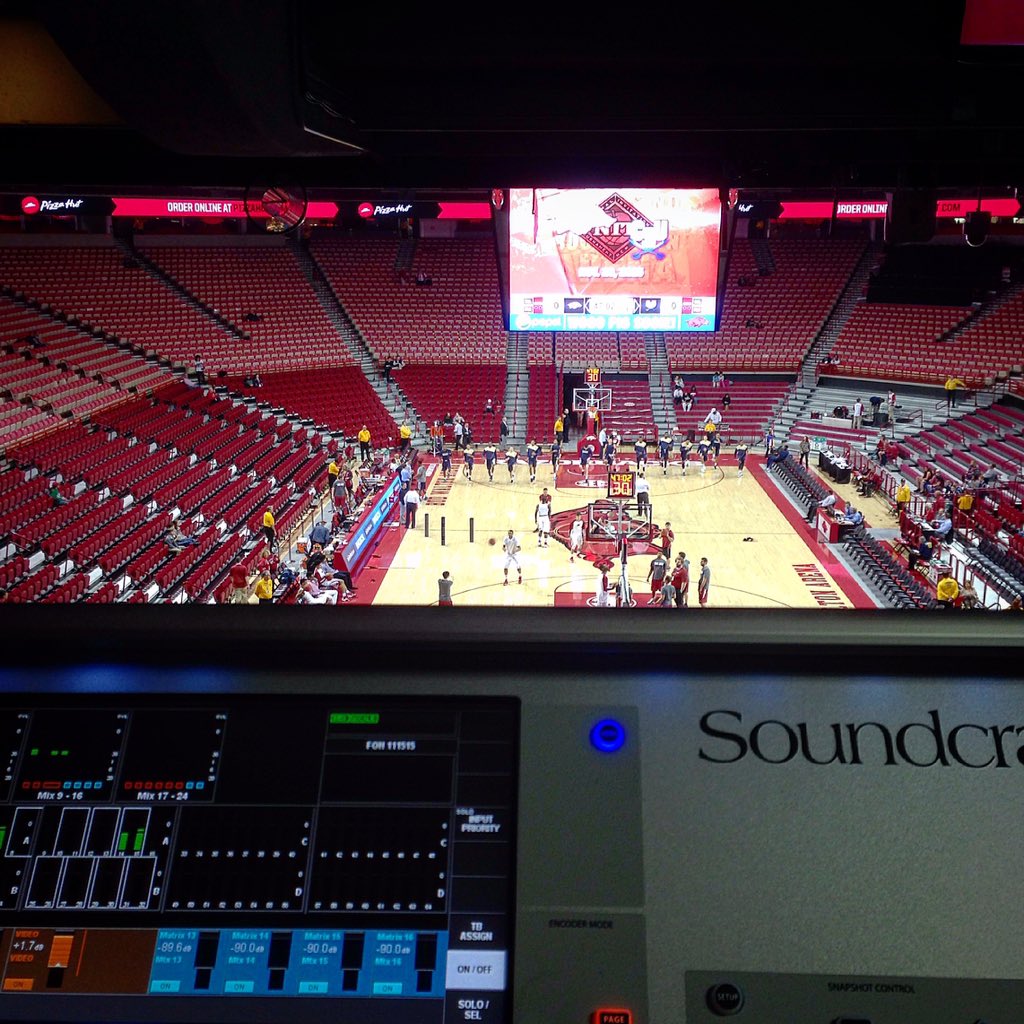 jptrevino's tweet photo. Getting Ready For Tonight's Game! #JPTrevino #JPTP #TeamJP #Basketball #SEC #Razorbacks #UofA #WPS #BudWaltonArena https://t.co/NUl1SCs9xt