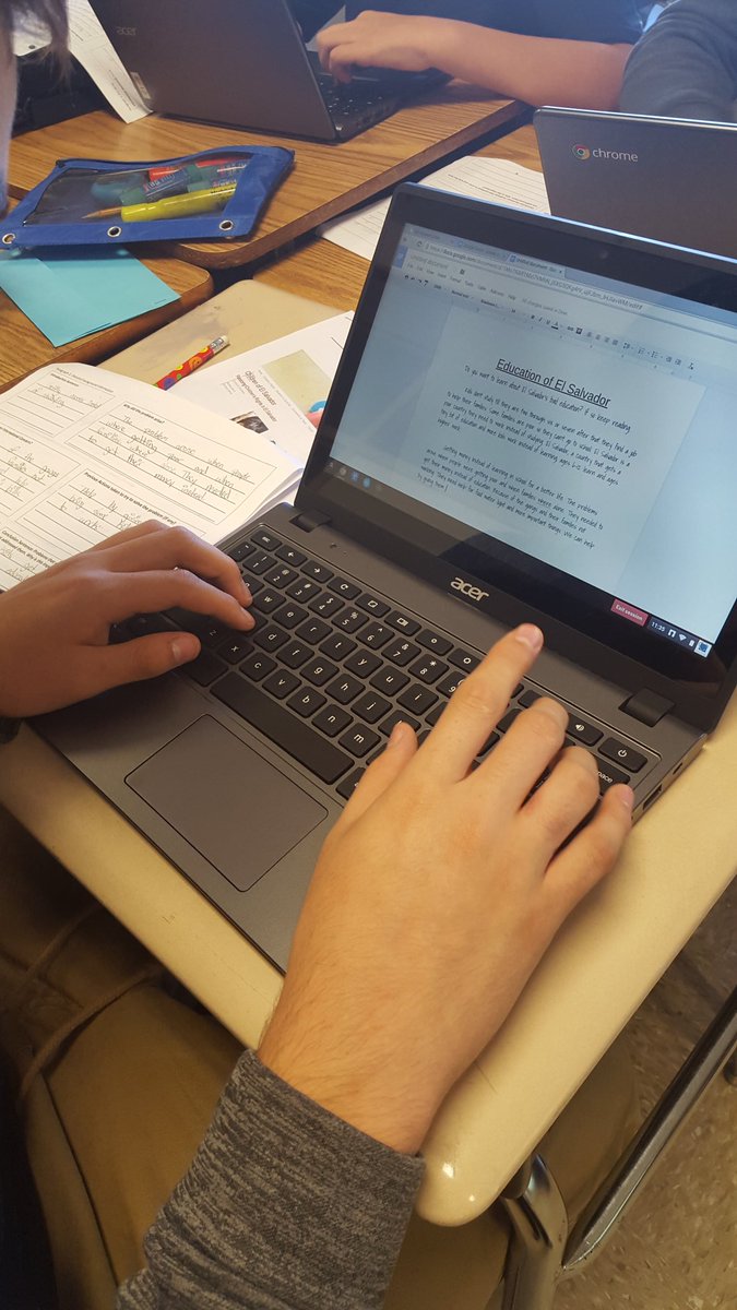 itssoib's tweet photo. @MACLangandLit Ss crafting #childrights position papers @SocStudiesAACPS @aacpsoit @misslibbyk @SREILAACPS https://t.co/3K7AaN0Lny
