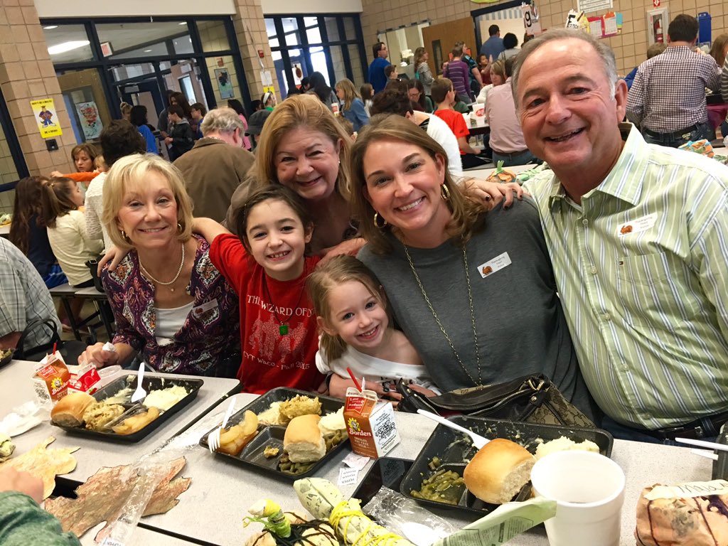 WoodwayElem's tweet photo. More 4th grade smiling faces! @WoodwayElem #T2015 https://t.co/Fn883sskIo
