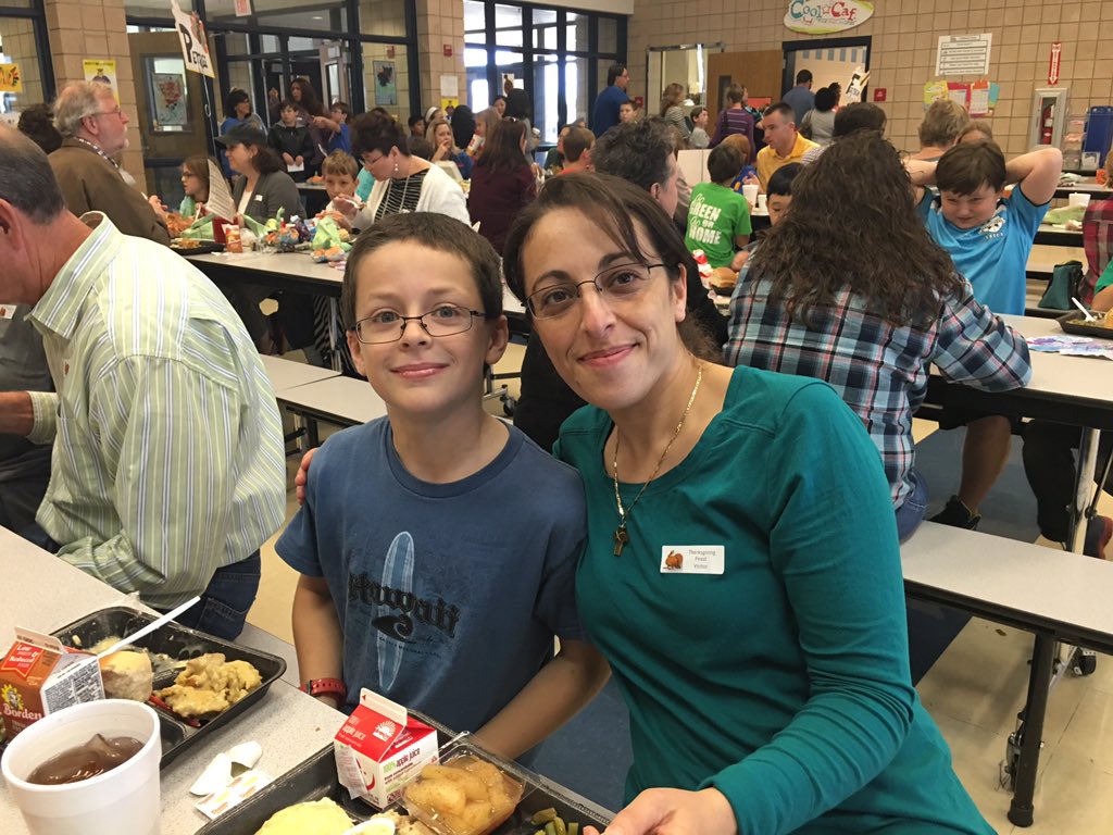 WoodwayElem's tweet photo. More 4th grade smiling faces! @WoodwayElem #T2015 https://t.co/Fn883sskIo