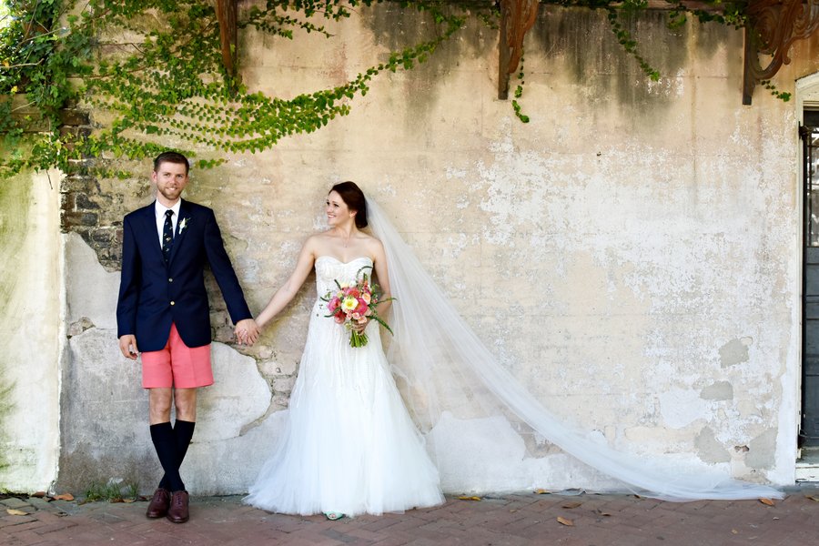 This Bermuda couple had a sweet #Savannah #wedding! bit.ly/1OjMnUW <a href="/DonnaVB/">DVB</a> <a href="/CHSgeorgia/">Coastal Heritage Society</a>