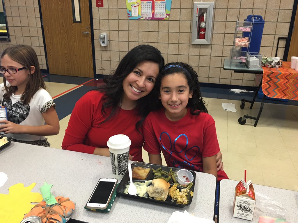 WoodwayElem's tweet photo. Thankful for our school family! @WoodwayElem #T2015 https://t.co/JxILLDxPGb