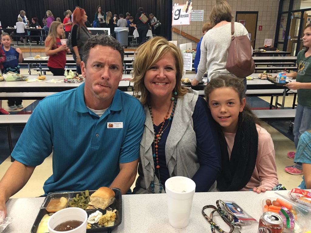 WoodwayElem's tweet photo. We are going to miss everyone next week on break! Happy Thanksgiving! @WoodwayElem #T2015 https://t.co/csb6wyCL47
