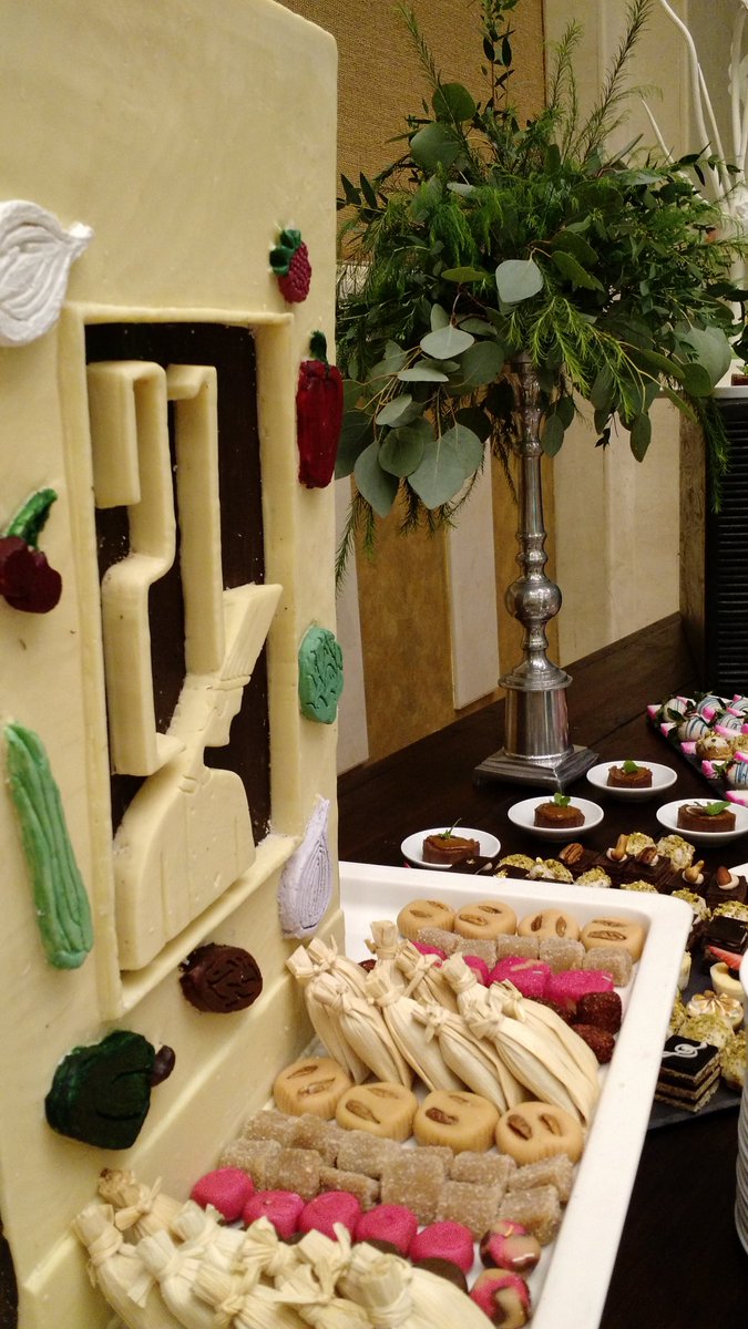 VallartaGV's tweet photo. Últimos detalles. #FGIKitchenFiesta esta por comenzar. https://t.co/kt3wZRSkMu