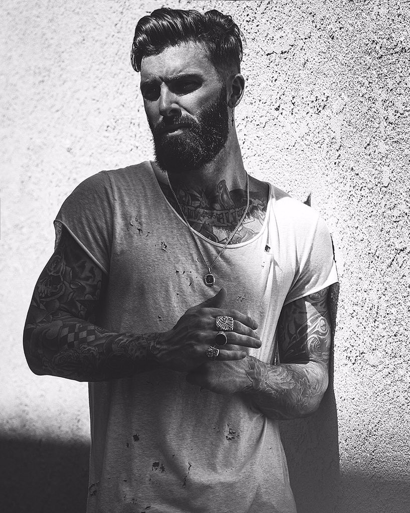 levistocke's tweet photo. Like a stone... Shot recently by @lanedorsey https://t.co/FuGqT66IY9
