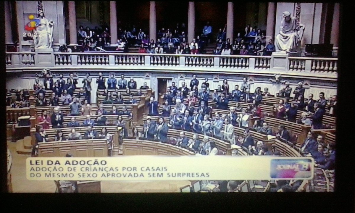 PauloPJMC's tweet photo. Finally we made history!!
#wemadehistory #portugal #adoção #homossexuais #permitida #finalmente #LGBT https://t.co/g1Vge1Sjb1