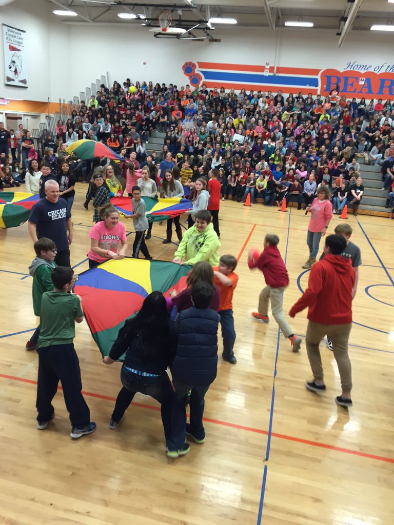 kpow100's tweet photo. HBMS Celebration Assembly!! #awesome #schoolpride @HBMBears @CrystalLakeSD47 https://t.co/SiApm8n70e