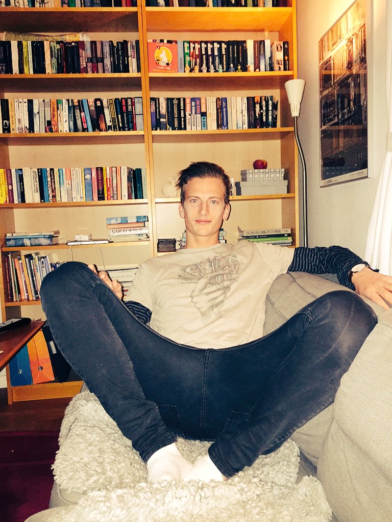 KlorJon's tweet photo. Vad hände med långärmad t-shirt under vanlig t-shirt? https://t.co/2POLnS7e4o
